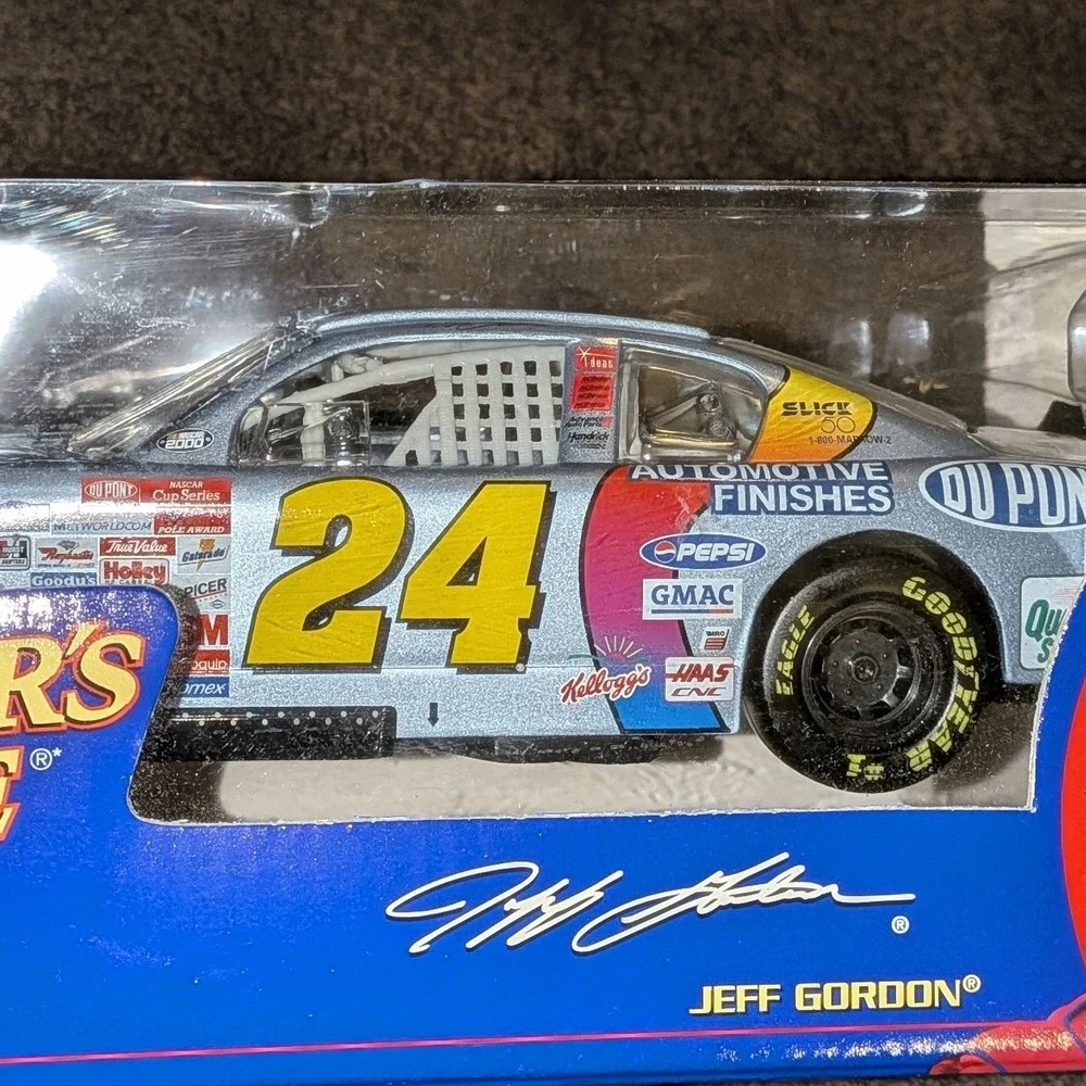 Winner's Circle Jeff Gordon 24 DuPont 2000 Chevrolet Monte Carlo 1/24 Diecast